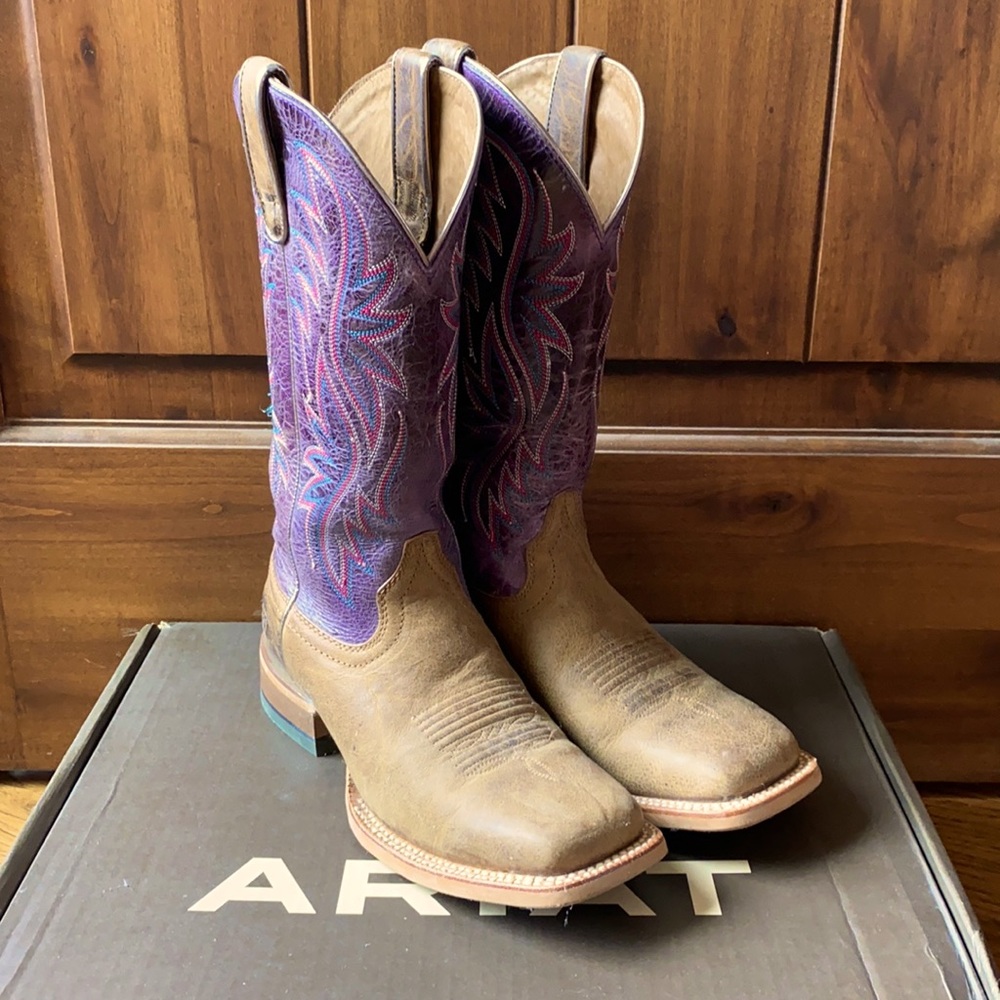 Ladies Ariat Boots; size 8.5B